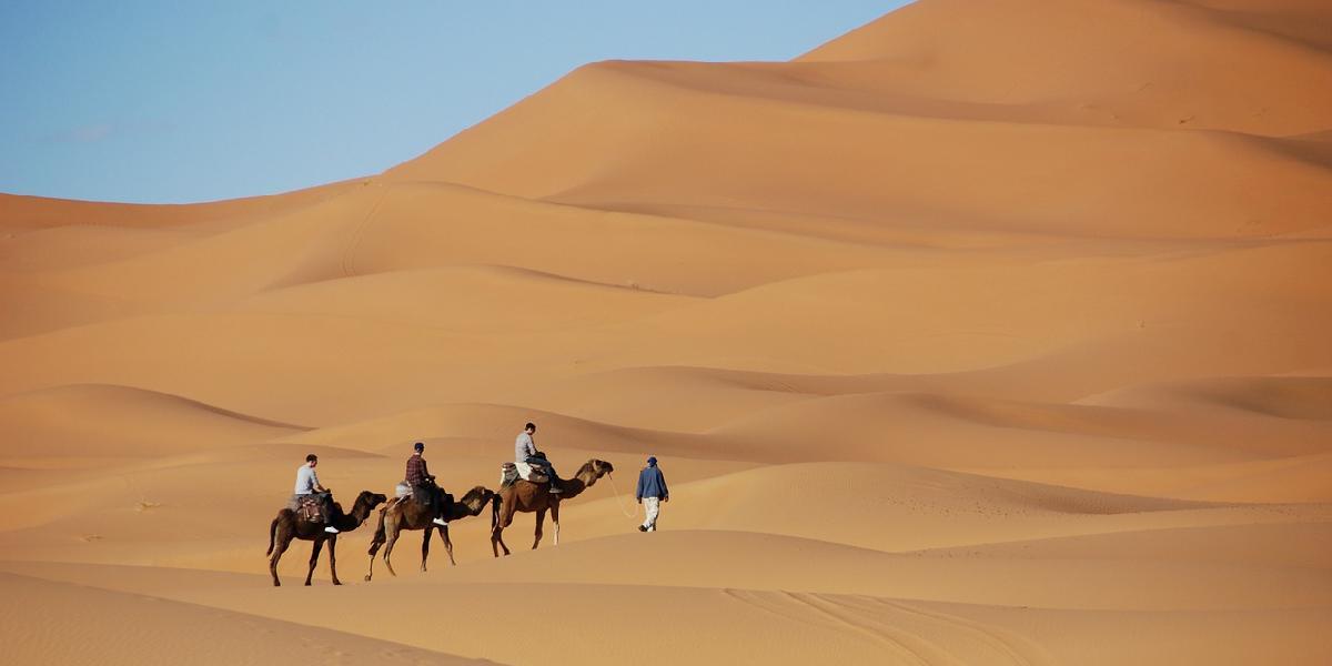 desert dunes of Erg Chebbi, with Cameltrekking und nomadic life